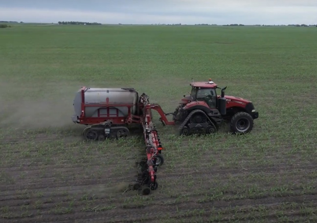 A farmer applies nitrogen fertilizer to a corn field in Boone County in June 2024.